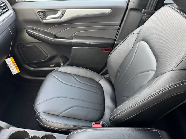 New 2026 Ford Escape SE w/ PHEV Premium Package FWD image 18