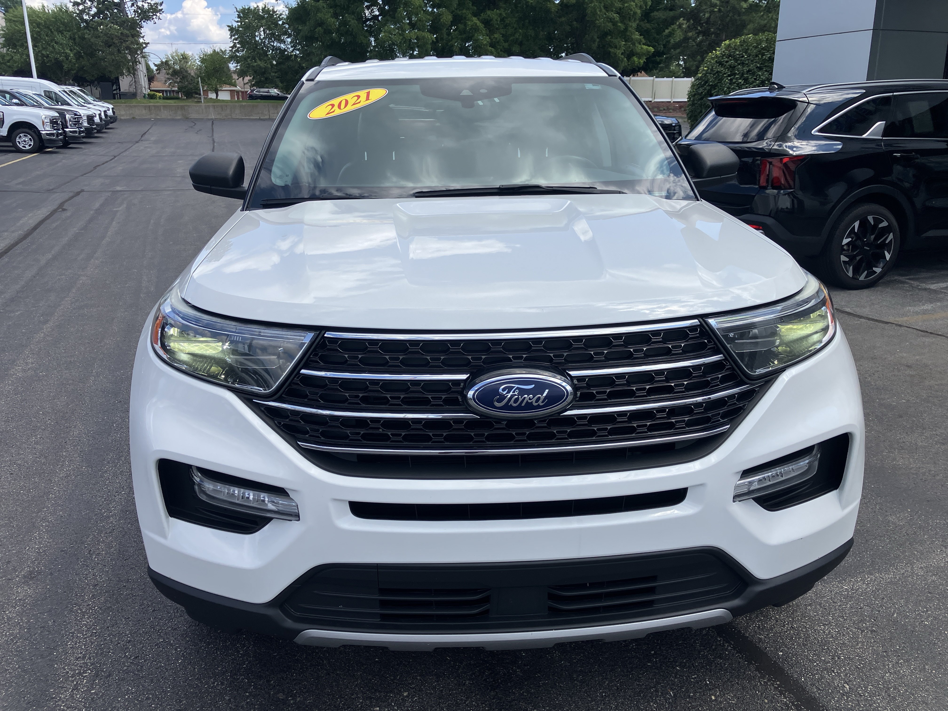 Used 2021 Ford Explorer XLT AWD/4WD image 2