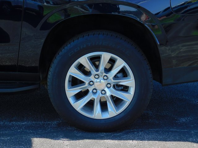 Used 2024 Chevrolet Suburban Premier w/ Premium Package image 11