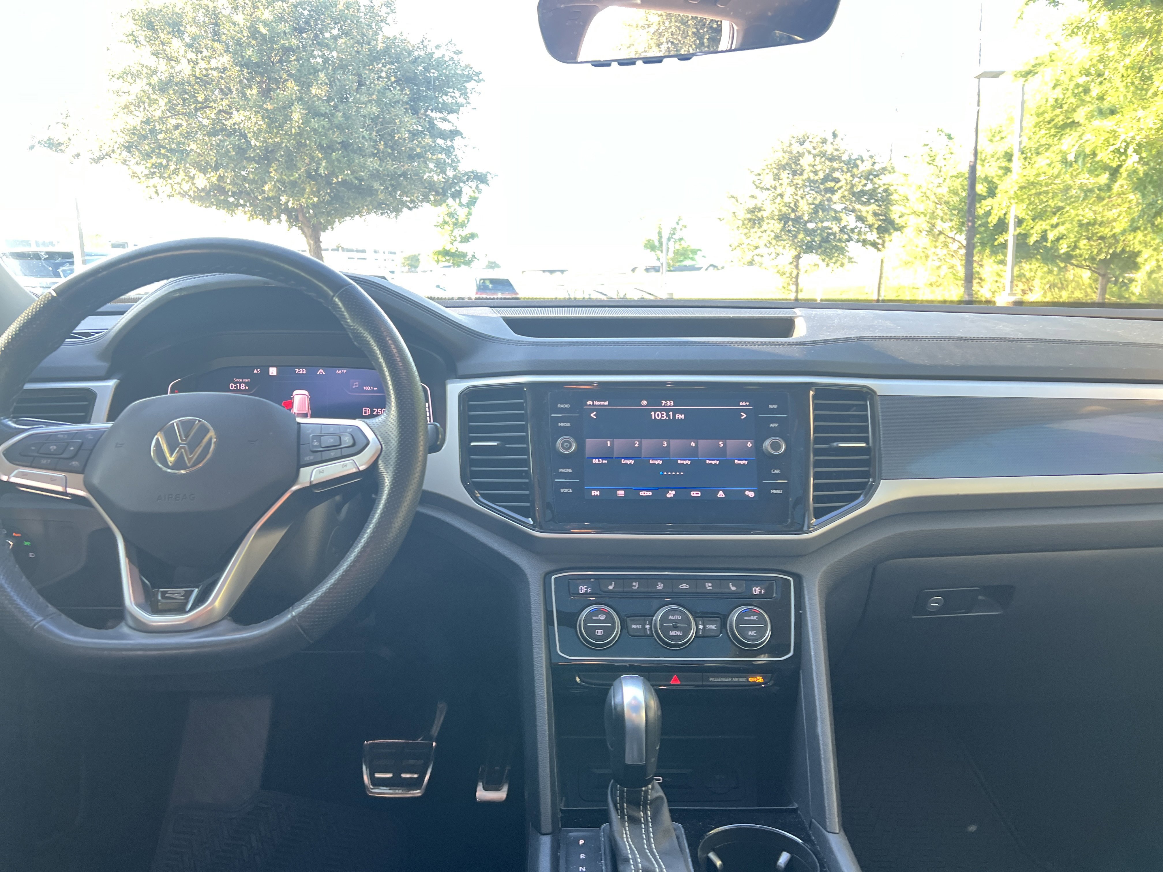 Used 2022 Volkswagen Atlas SEL Premium AWD/4WD image 28