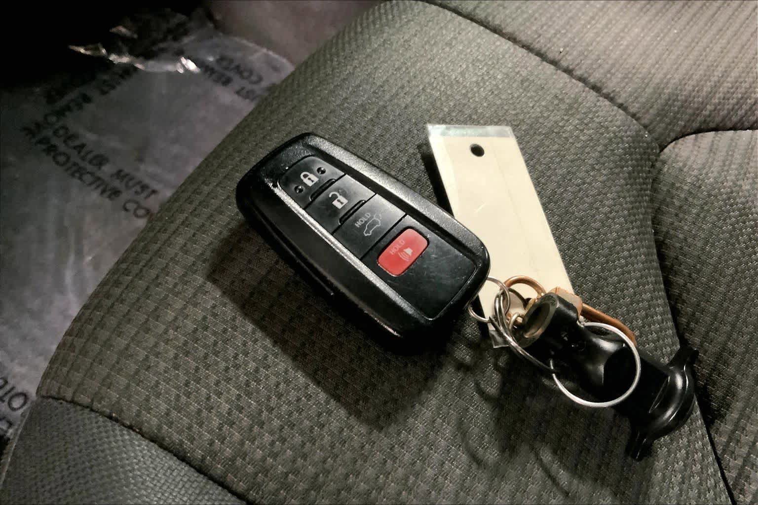 Used 2023 Toyota Highlander LE FWD image 15