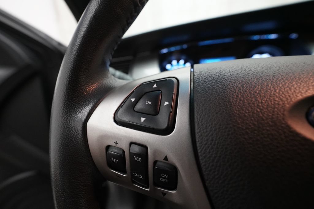 Used 2018 Ford Taurus SEL FWD image 17