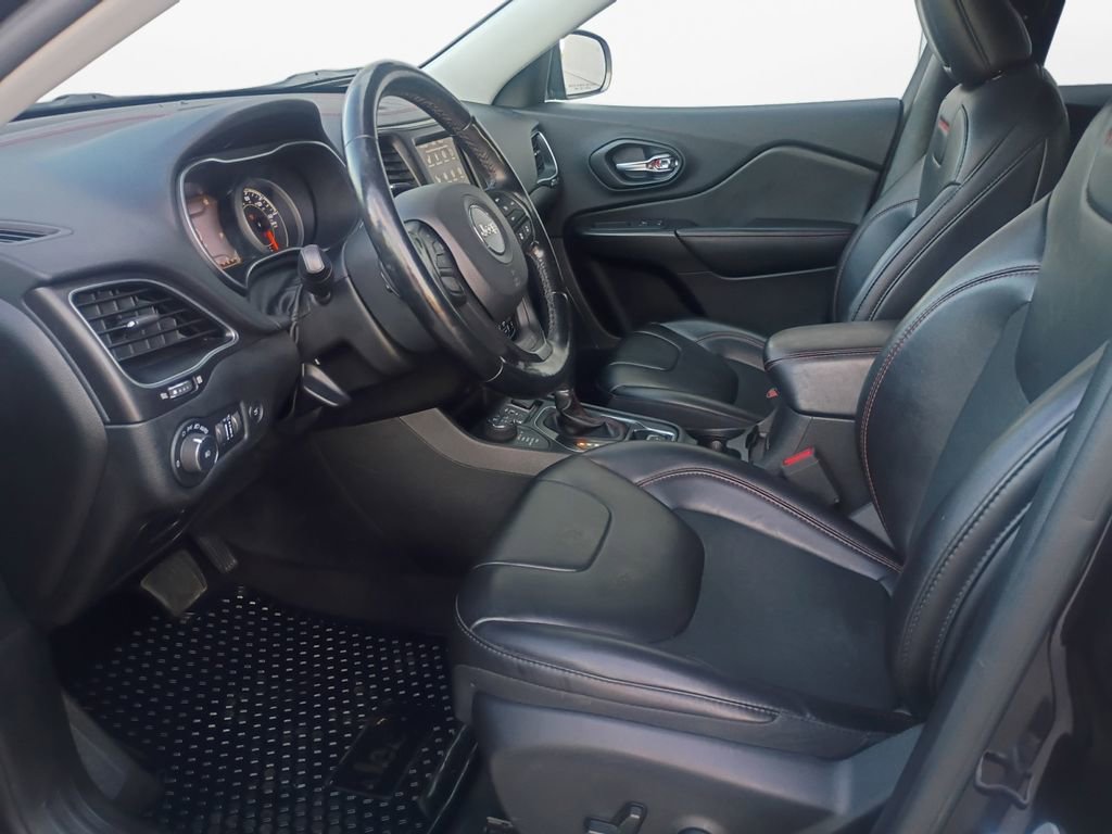 Used 2021 Jeep Cherokee Trailhawk w/ Technology Group image 19
