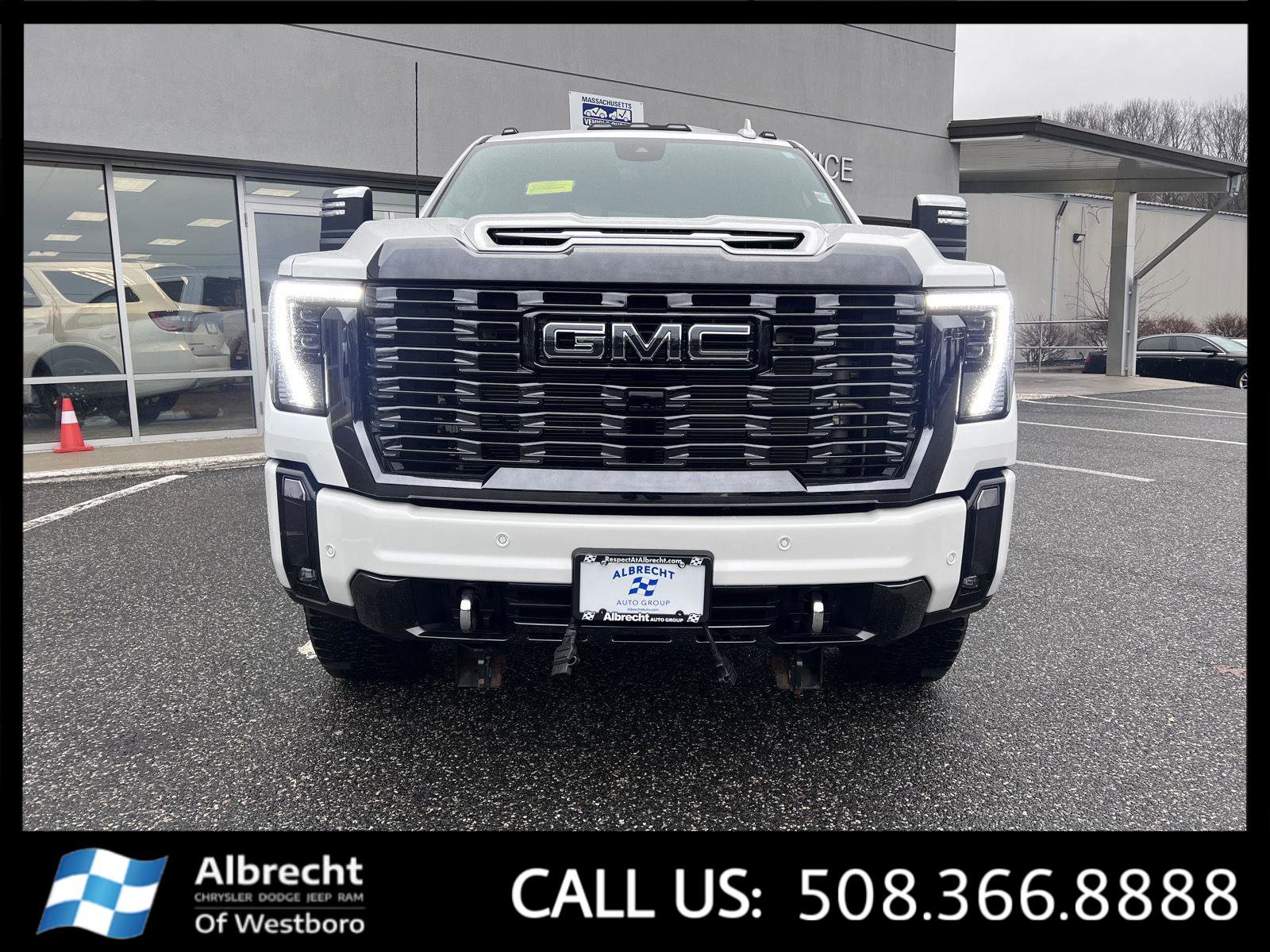 Used 2024 GMC Sierra 2500 Denali Ultimate w/ Snow Plow Prep/Camper Package image 8