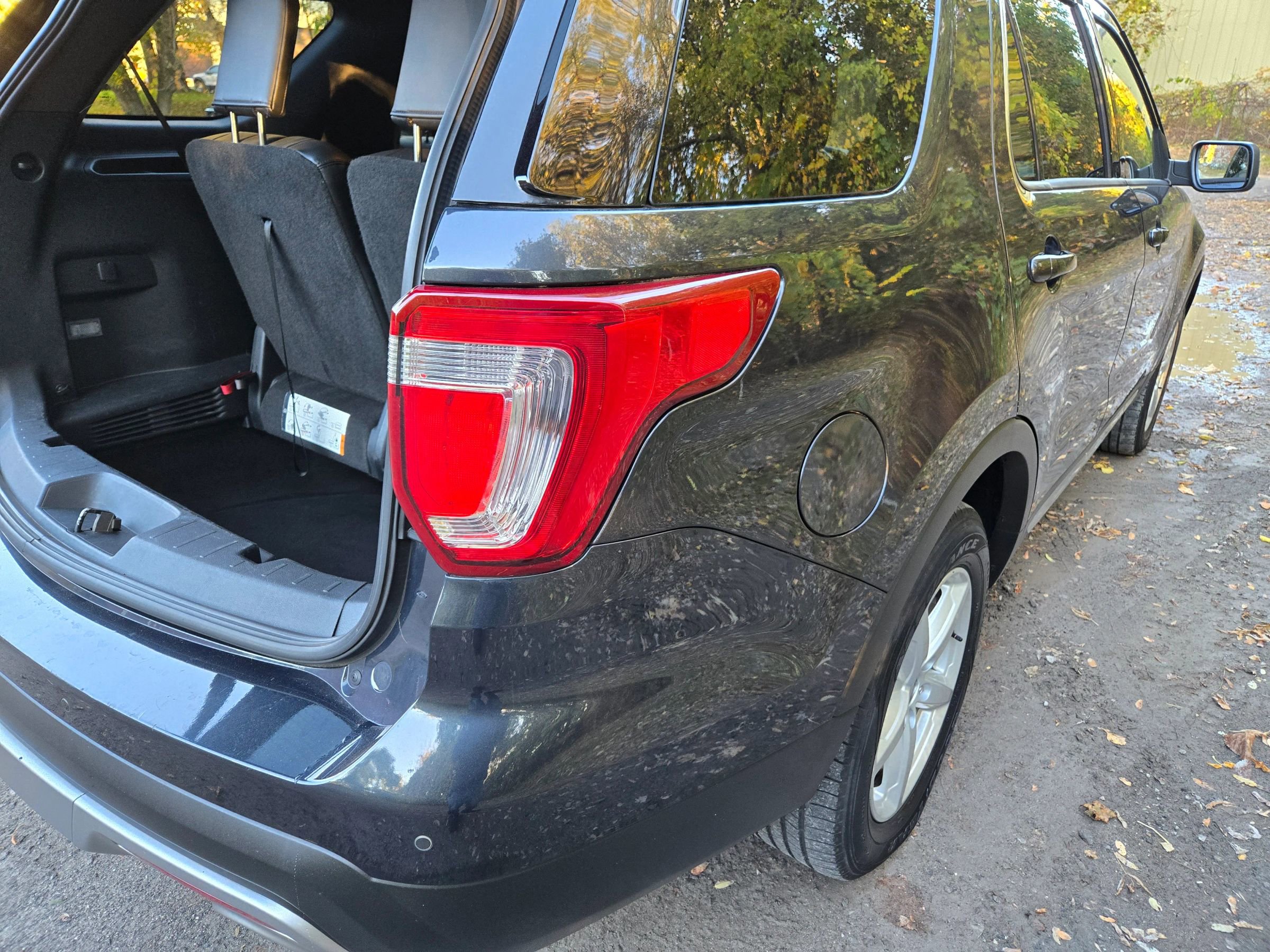 Used 2017 Ford Explorer XLT w/ Equipment Group 202A image 22