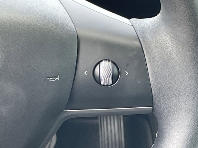Used 2024 Tesla Model Y Long Range AWD/4WD image 14