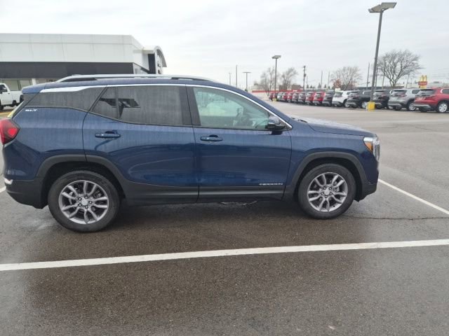 Used 2023 GMC Terrain SLT image 4