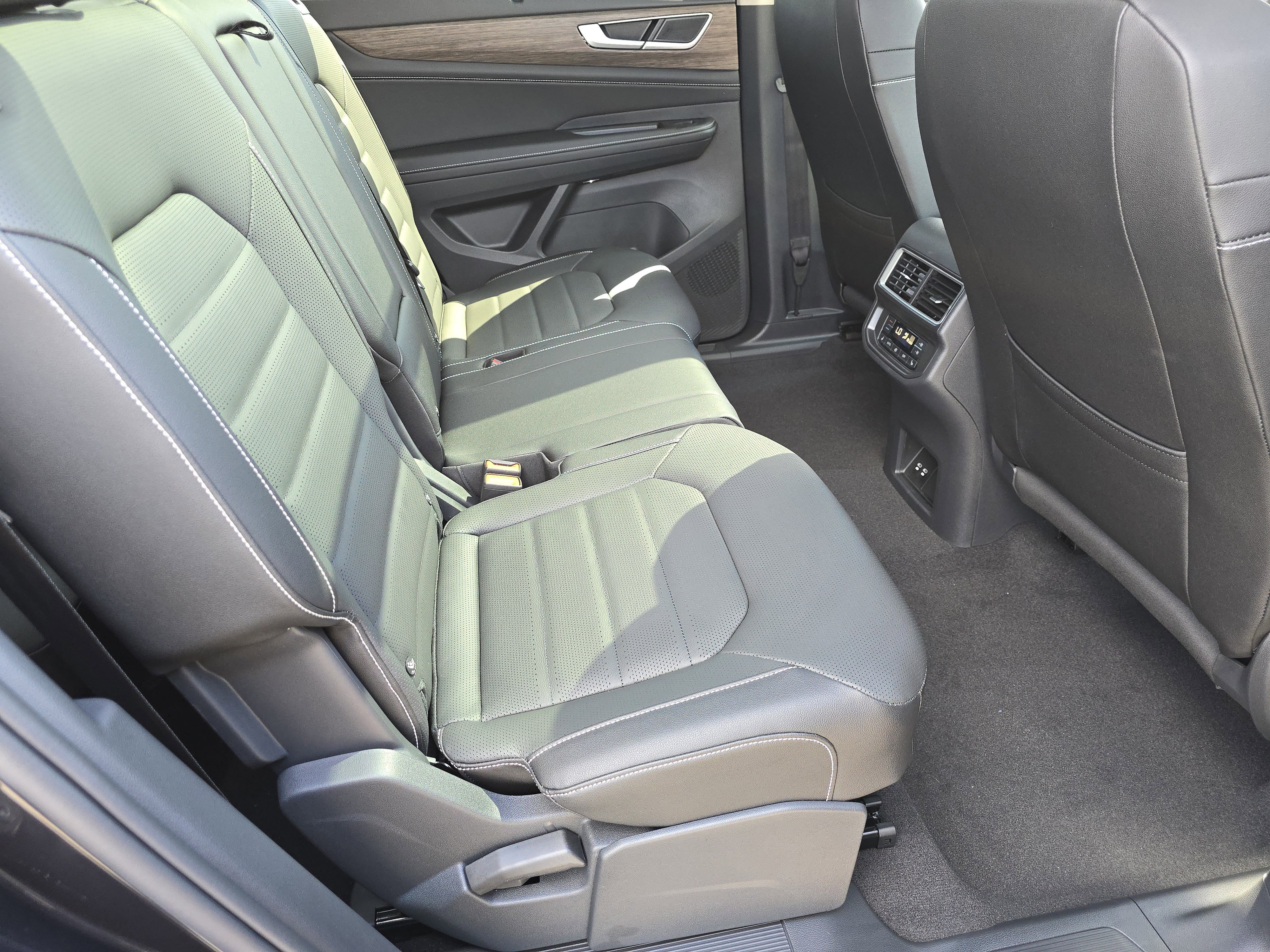 New 2026 Volkswagen Atlas SEL image 17