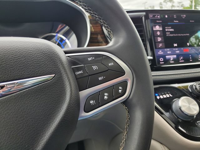 Used 2022 Chrysler Pacifica Limited FWD image 15