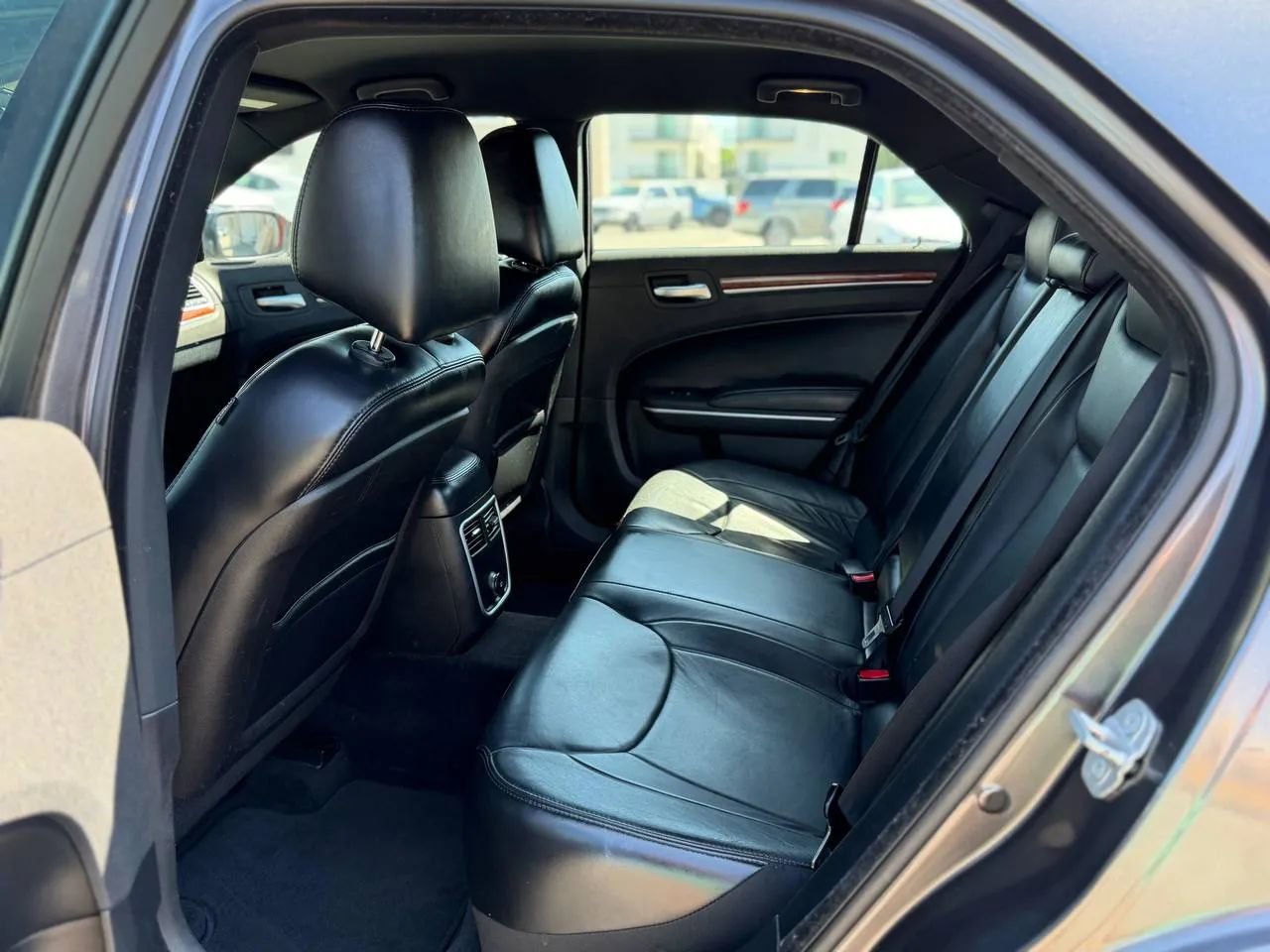 Used 2014 Chrysler 300 Limited RWD image 28