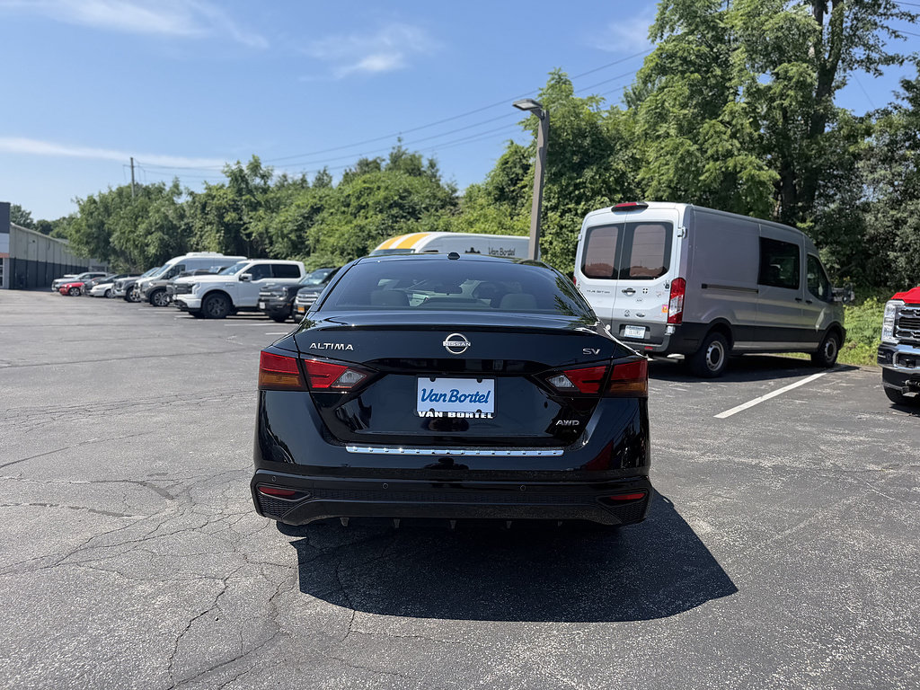 Used 2023 Nissan Altima 2.5 SV AWD/4WD image 5