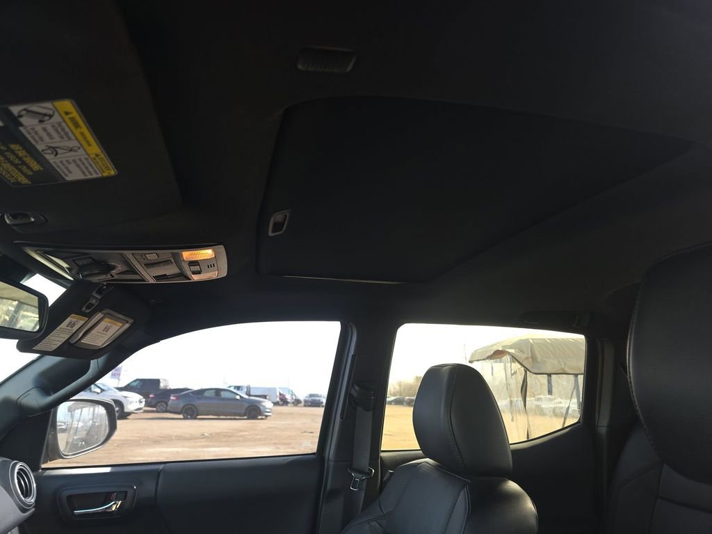 Used 2022 Toyota Tacoma TRD Off-Road w/ TRD Premium Off Road Package image 15