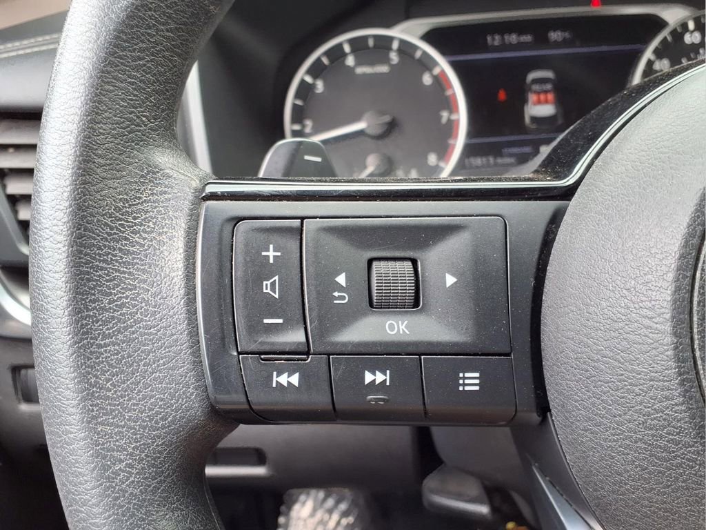 Used 2023 Nissan Rogue SV FWD image 16
