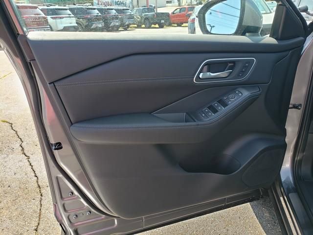 New 2026 Nissan Rogue Platinum w/ Platinum Premium Package image 16