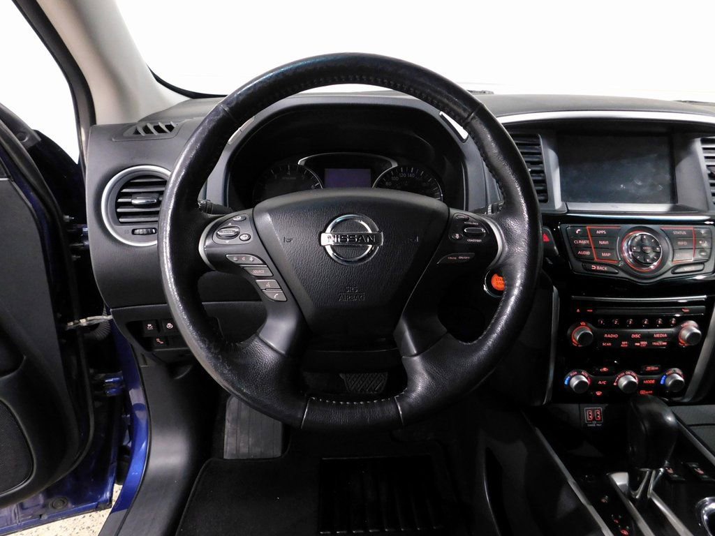 Used 2018 Nissan Pathfinder SV image 41