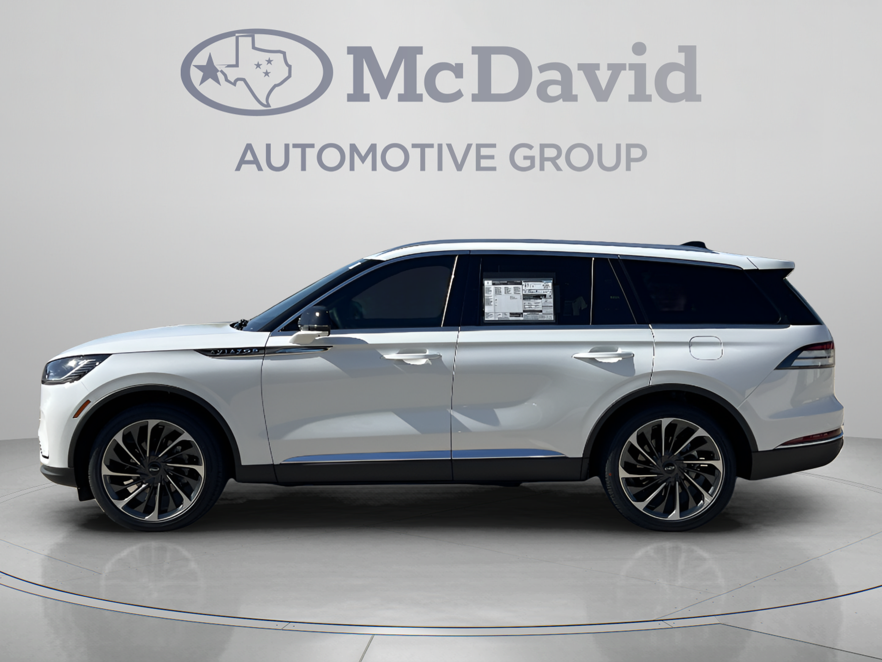 New 2026 Lincoln Aviator Reserve w/ Luxury Package RWD image 4