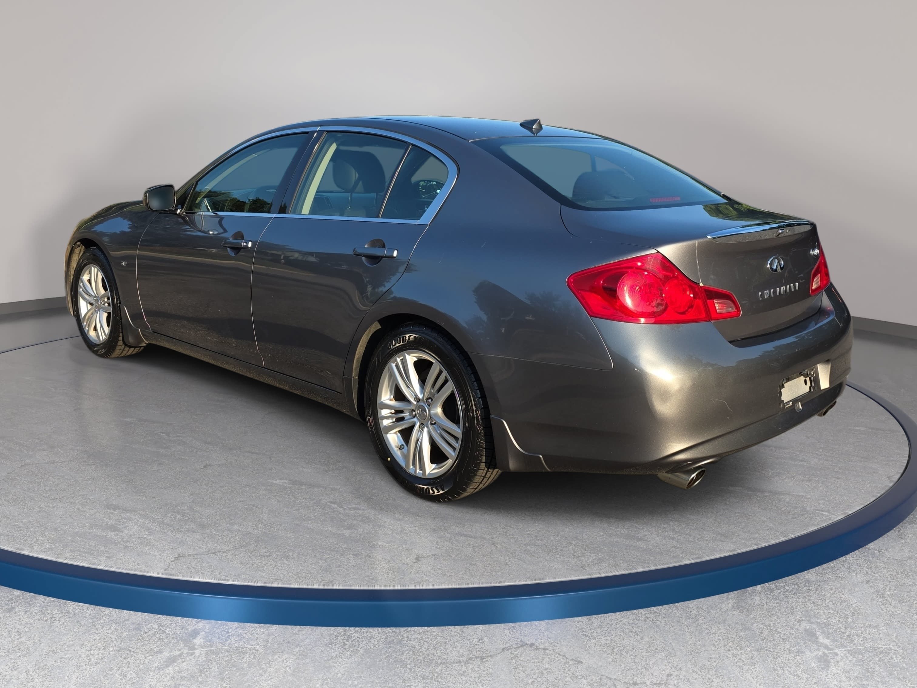 Used 2015 INFINITI Q40 w/ Navigation Package RWD image 7