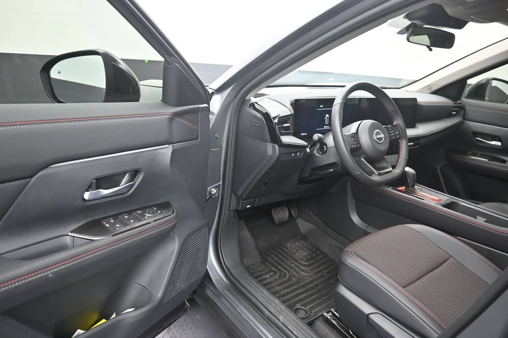 Used 2026 Nissan Kicks SR FWD image 10