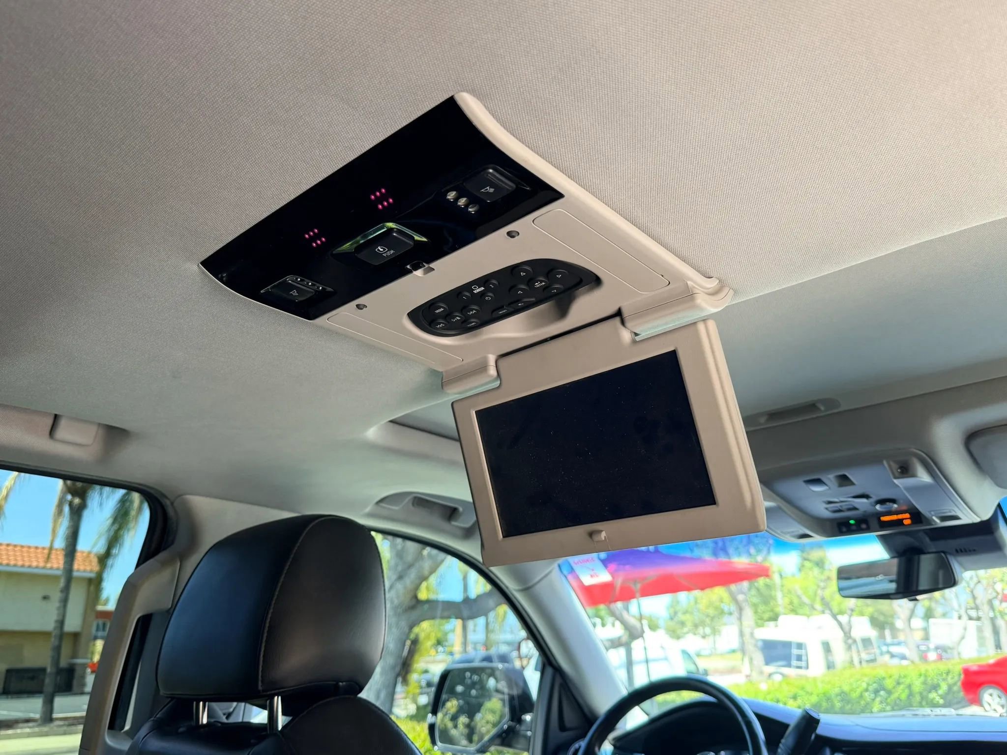 Used 2018 Cadillac Escalade ESV Luxury RWD image 20