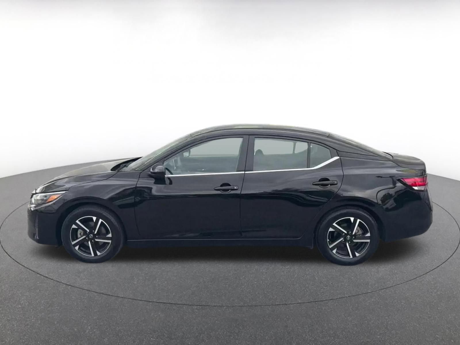 Used 2025 Nissan Sentra SV FWD image 9