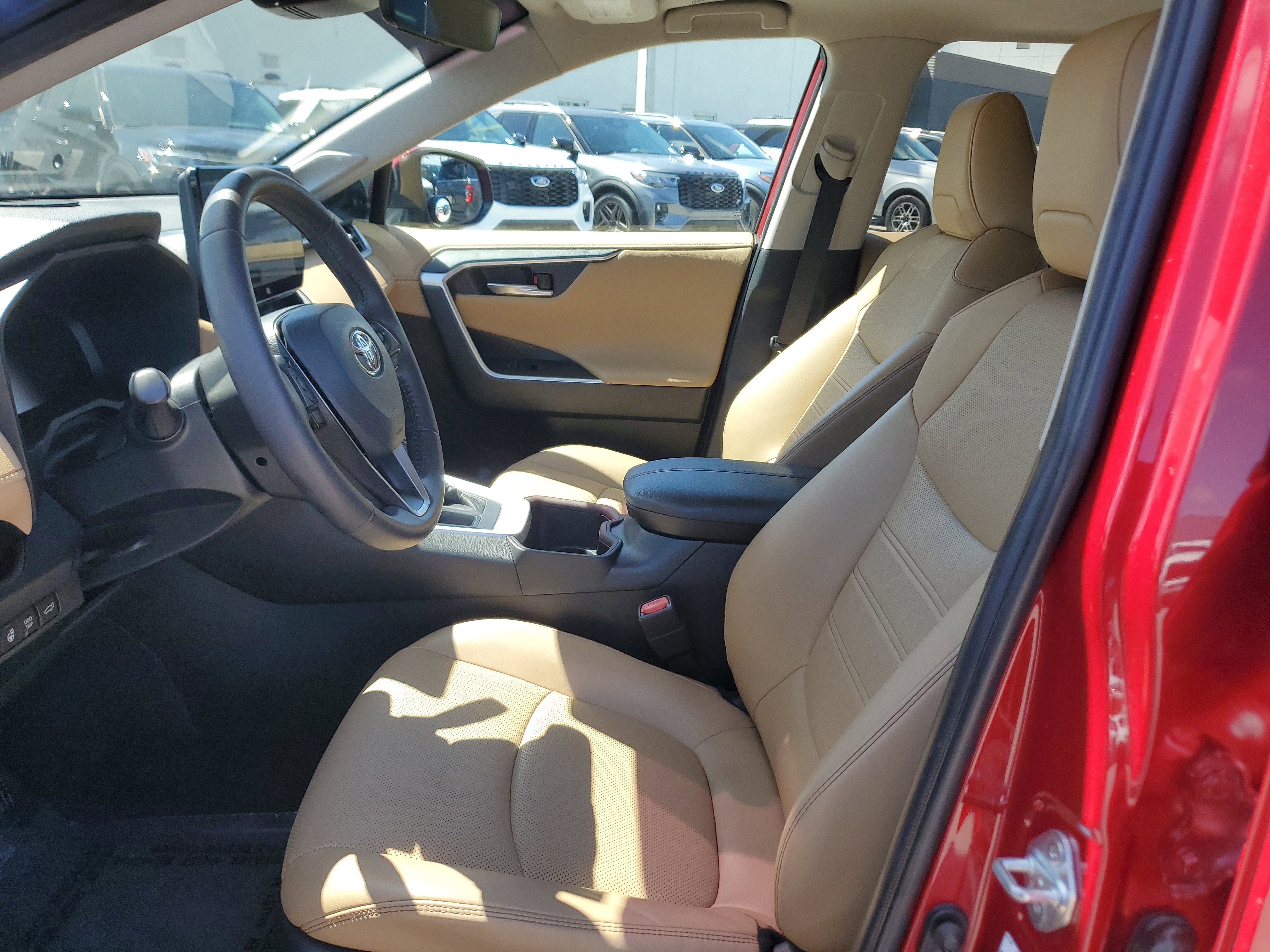 Used 2023 Toyota RAV4 Limited image 12