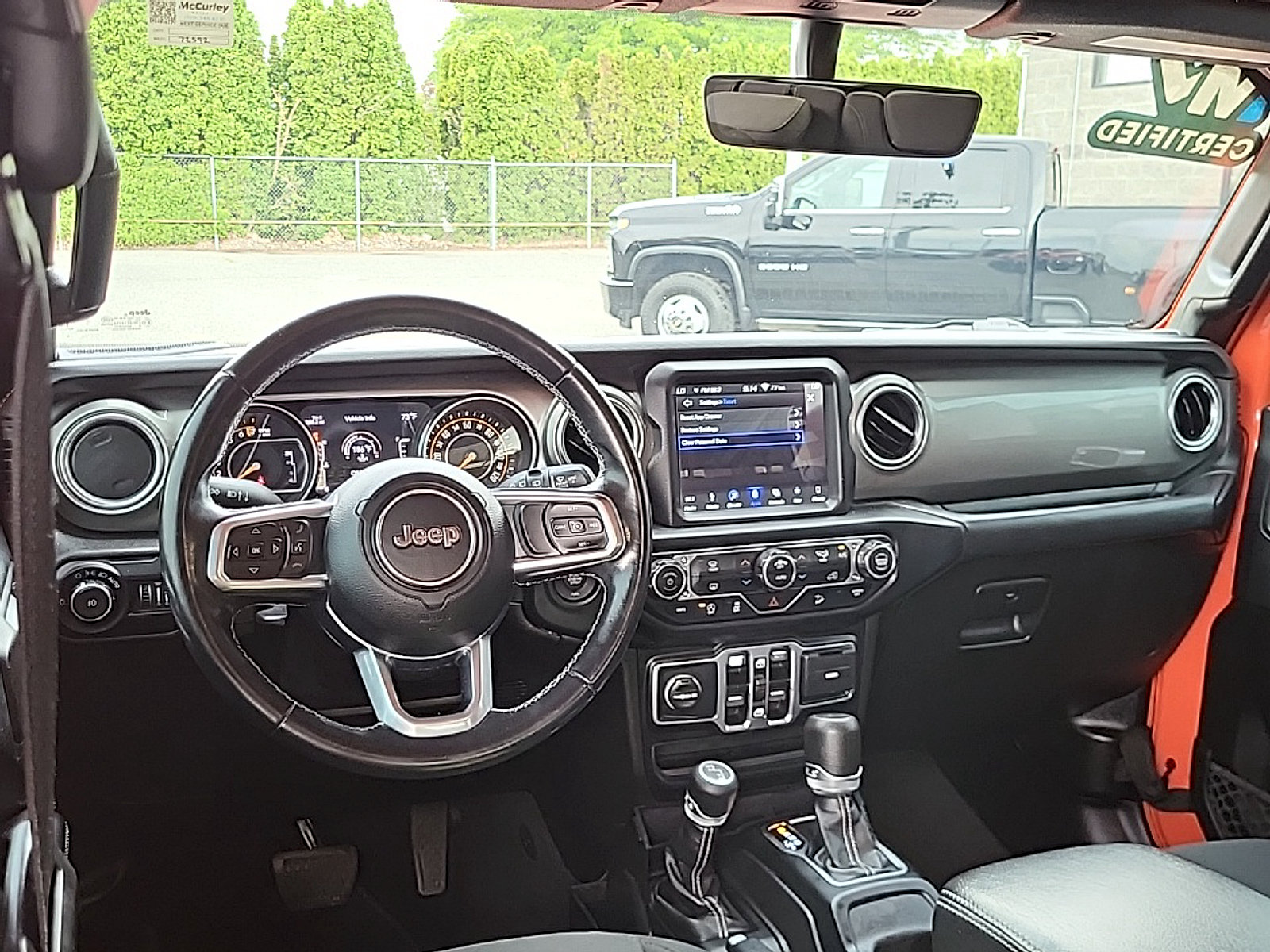 Used 2019 Jeep Wrangler Unlimited Sahara w/ Uconnect 4C Nav & Sound Group AWD/4WD image 15