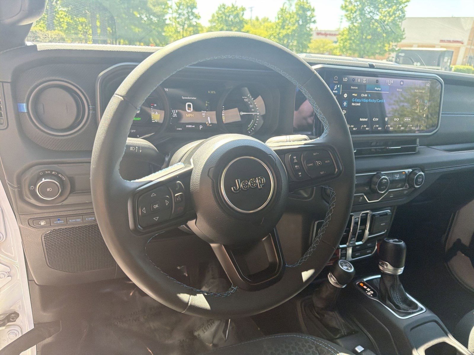 Used 2024 Jeep Wrangler Unlimited Rubicon 4xe AWD/4WD image 16