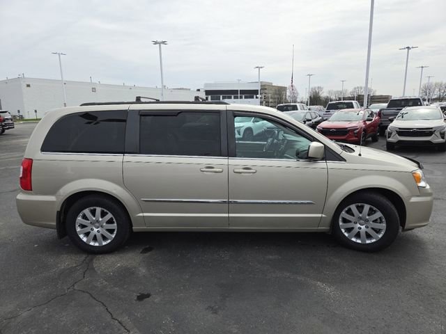Used 2015 Chrysler Town & Country Touring FWD image 15