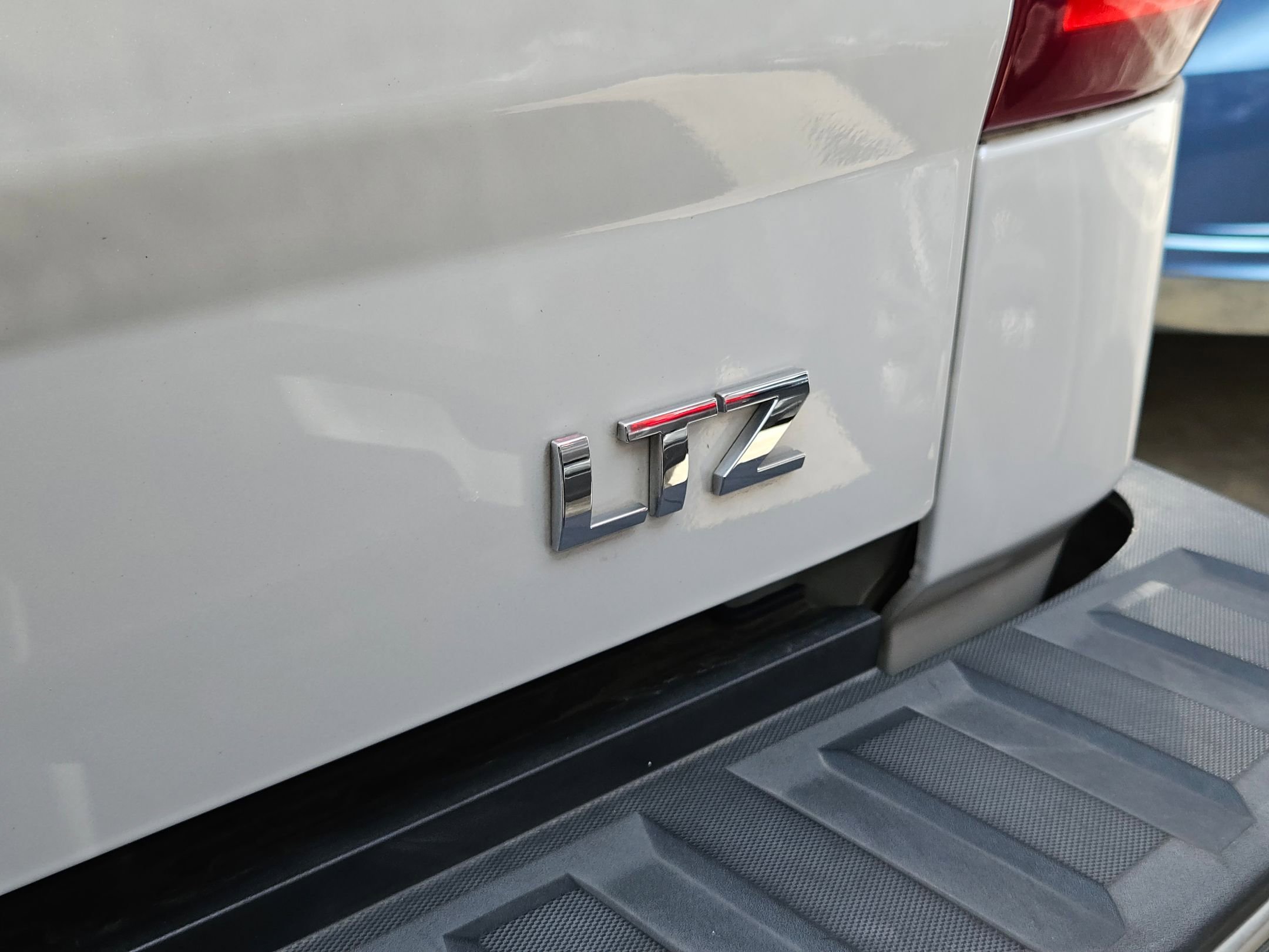 Used 2018 Chevrolet Silverado 1500 LTZ image 9