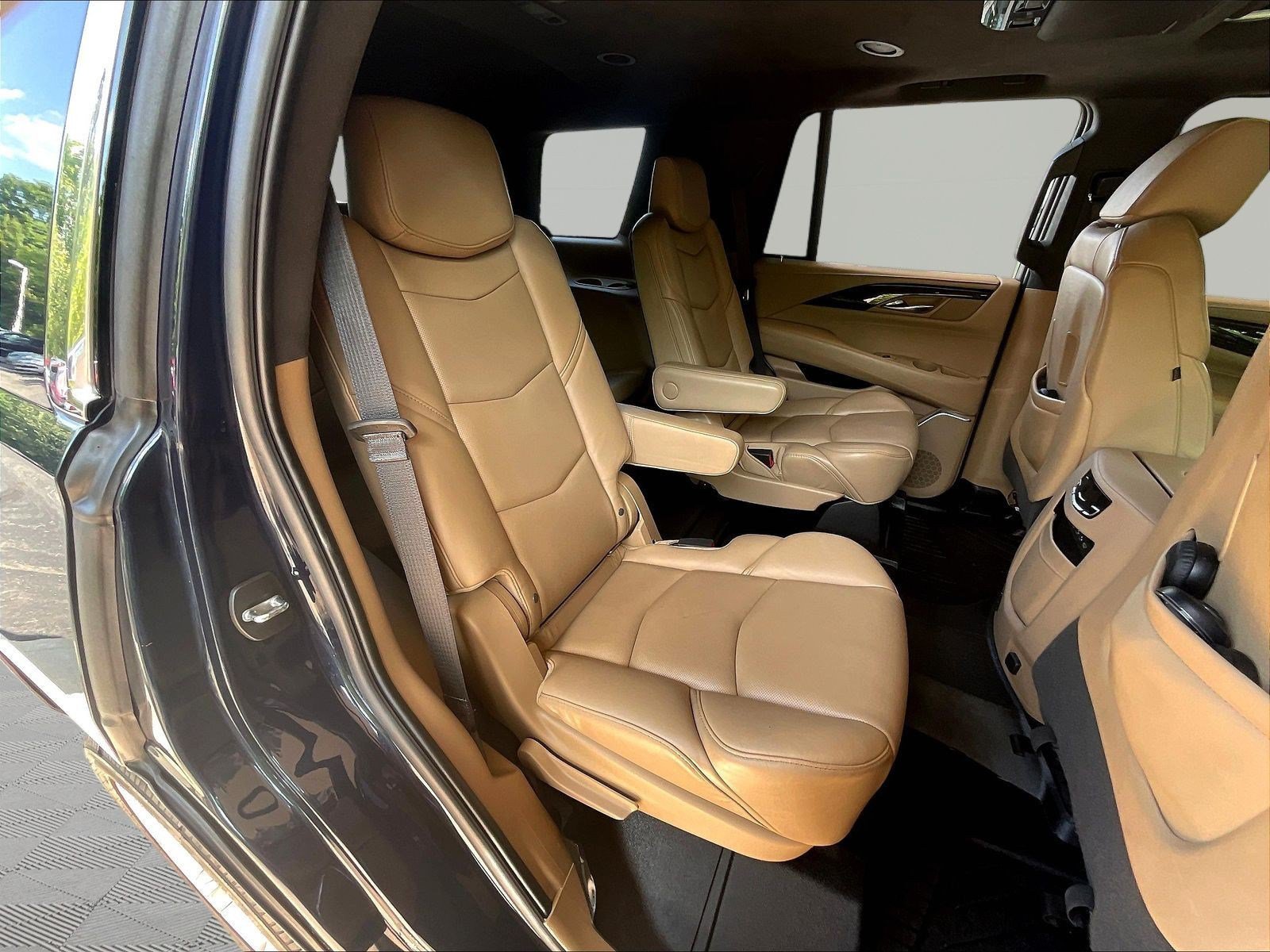 Used 2020 Cadillac Escalade Platinum AWD/4WD image 25