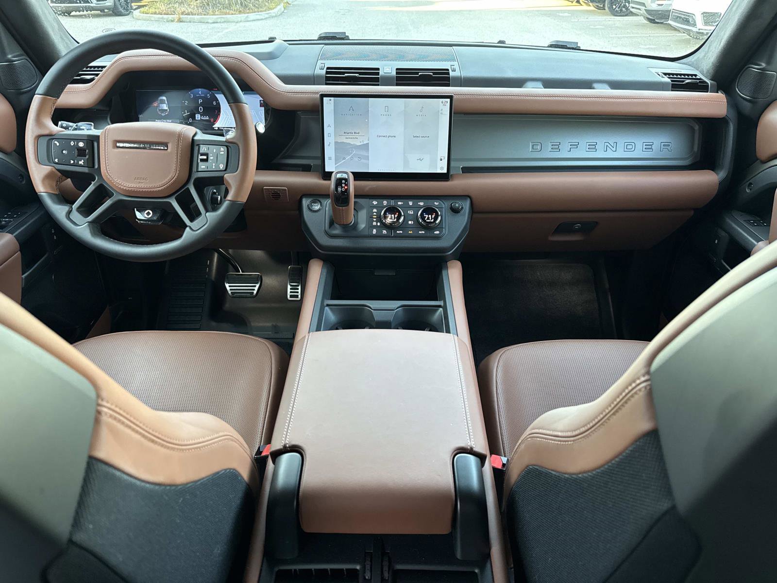 Used 2025 Land Rover Defender 110 image 15