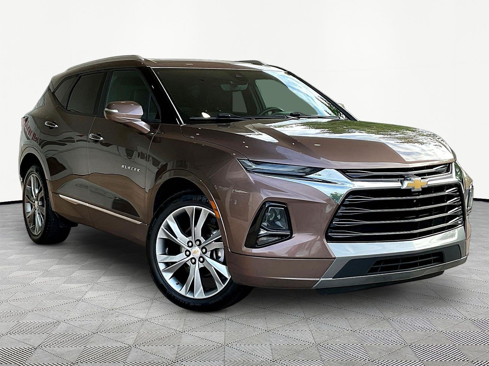 Used 2019 Chevrolet Blazer Premier w/ Sun and Wheels Package FWD image 3