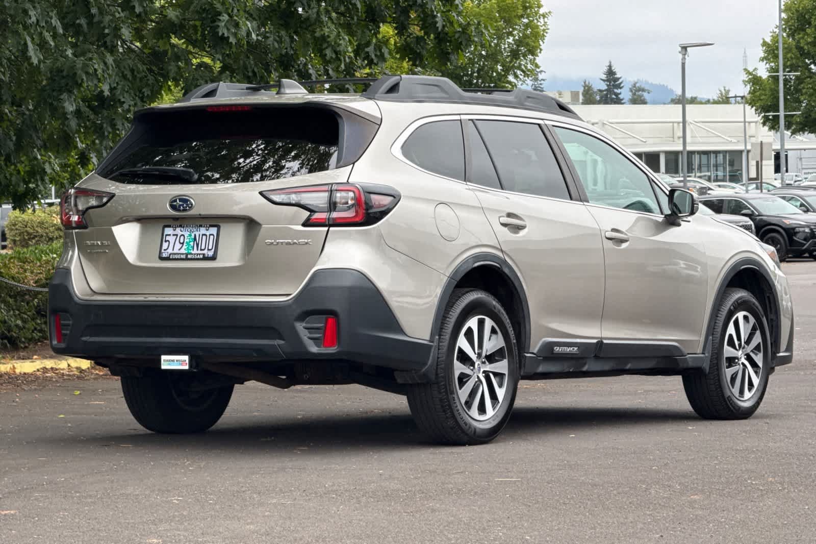 Used 2020 Subaru Outback Premium AWD/4WD image 2