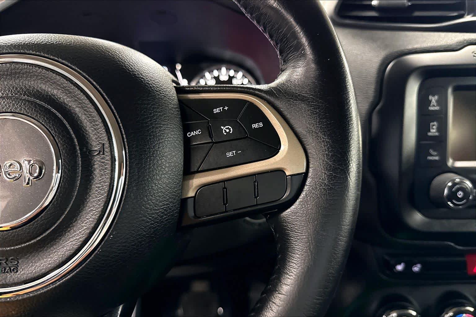 Used 2015 Jeep Renegade Latitude w/ Cold Weather Group II AWD/4WD image 24
