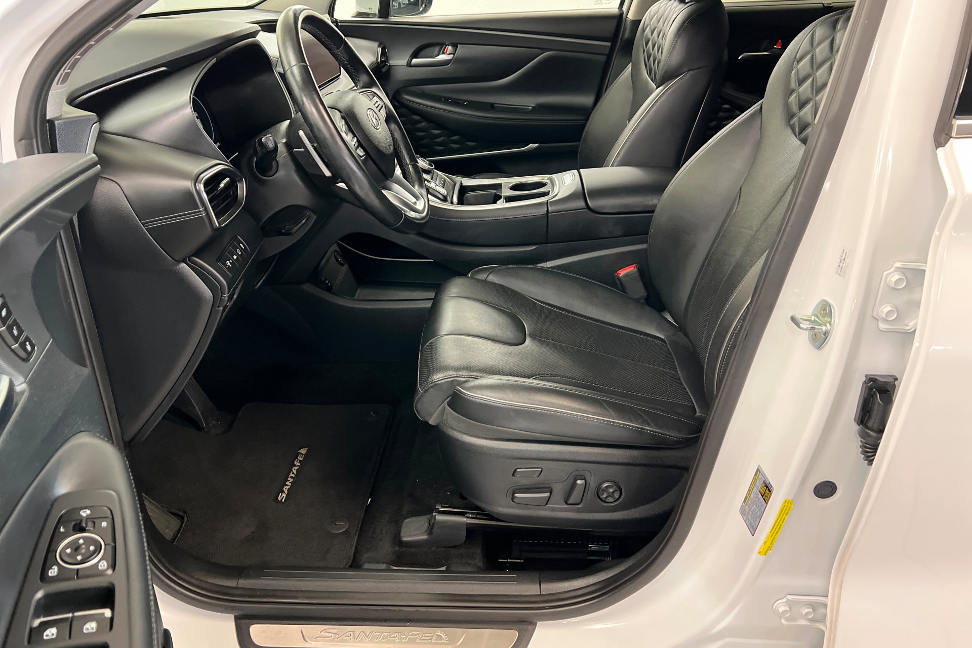 Used 2022 Hyundai Santa Fe Limited AWD/4WD image 17
