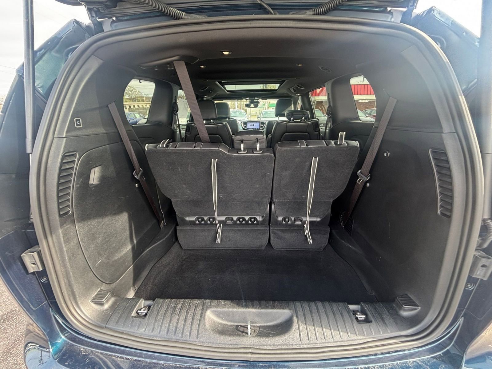 Used 2025 Chrysler Pacifica Limited image 36