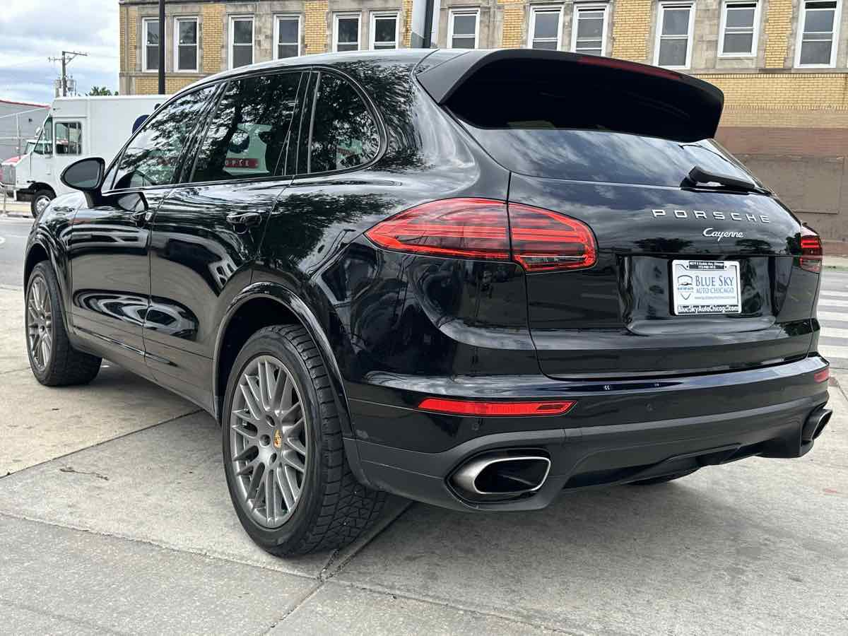 Used 2017 Porsche Cayenne AWD/4WD image 7