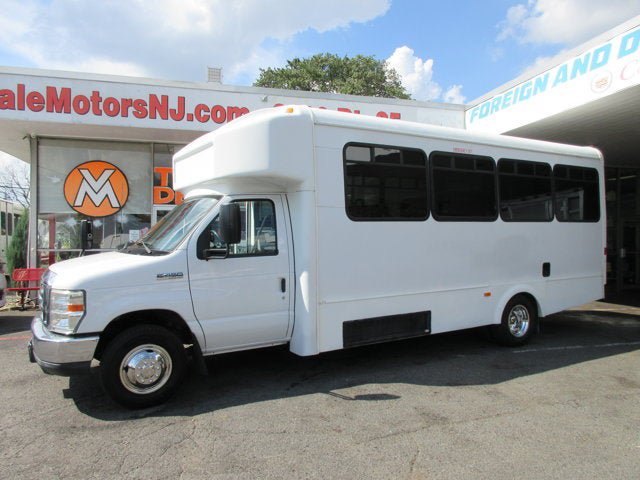 Used 2013 Ford E-450 and Econoline 450 Super Duty w/ Shuttle Bus Prep Pkg RWD image 3