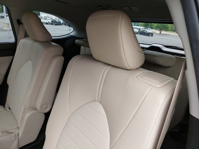 Used 2024 Toyota Highlander XLE FWD image 17
