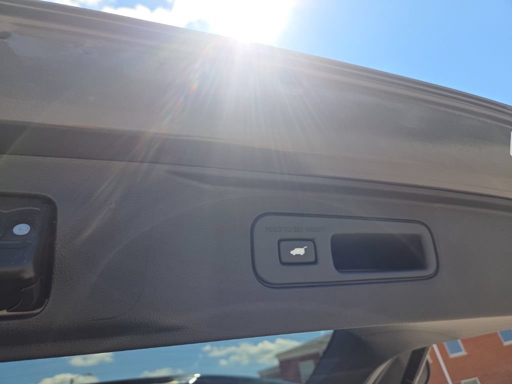 Used 2025 Honda Pilot Touring image 23