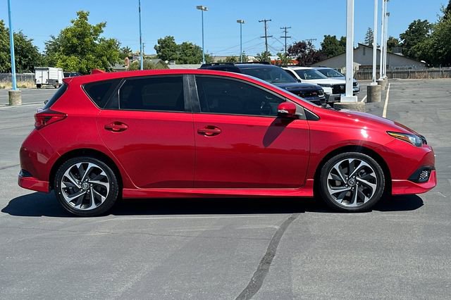 Used 2018 Toyota Corolla iM w/ All-Weather Mat Package FWD image 3