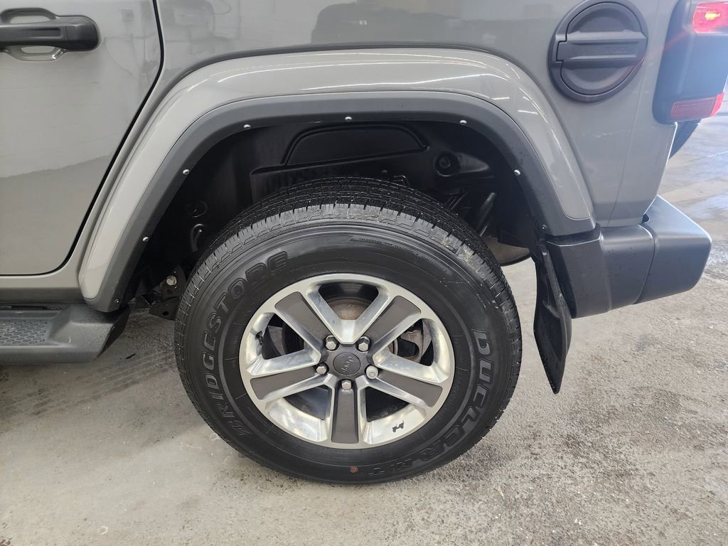 Used 2022 Jeep Wrangler Unlimited Sahara w/ Dual Top Group image 40