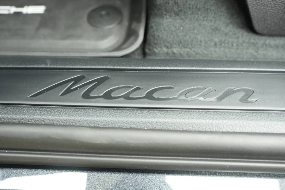 New 2026 Porsche Macan AWD/4WD image 32