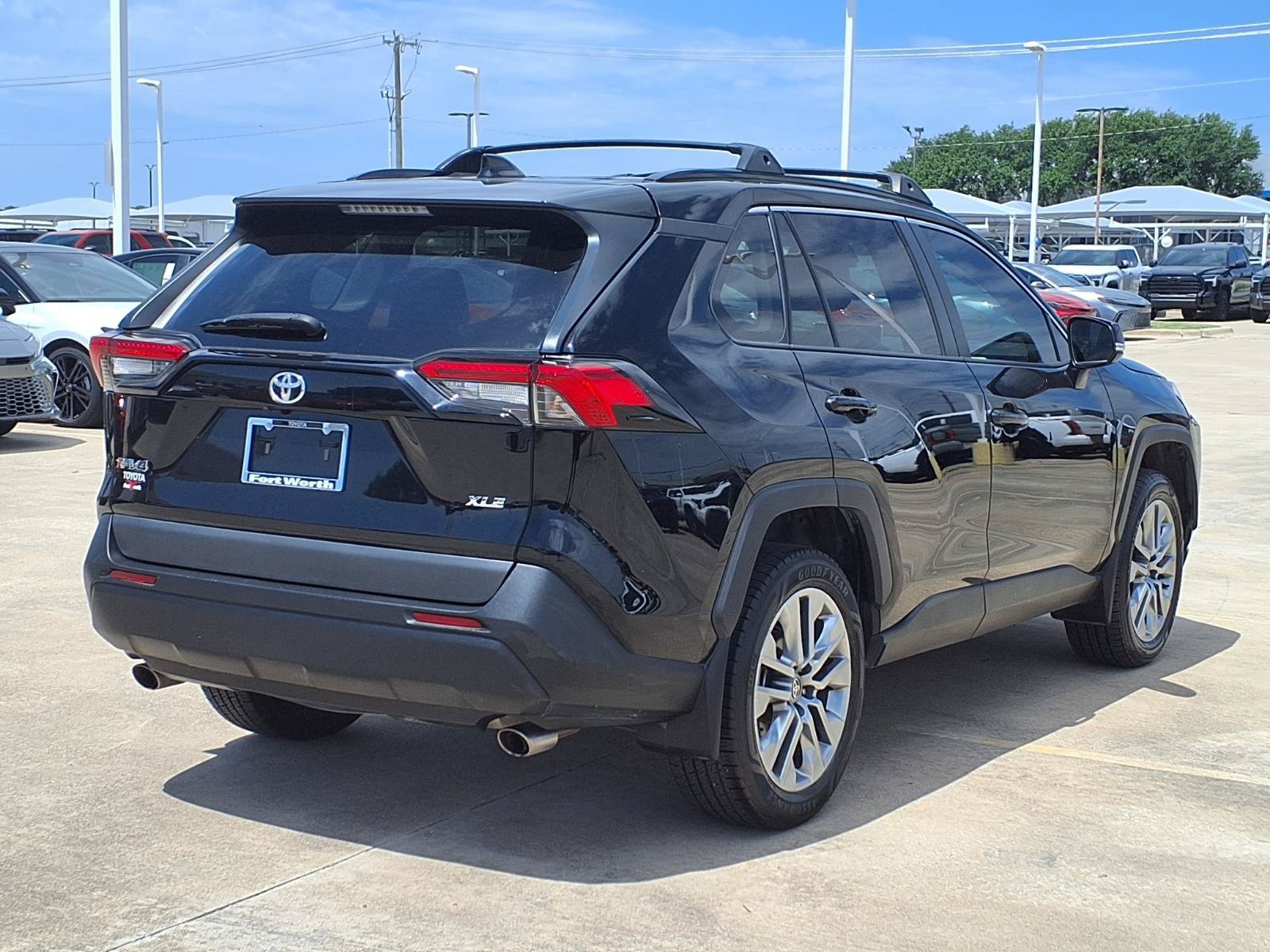 Used 2023 Toyota RAV4 XLE Premium FWD image 9