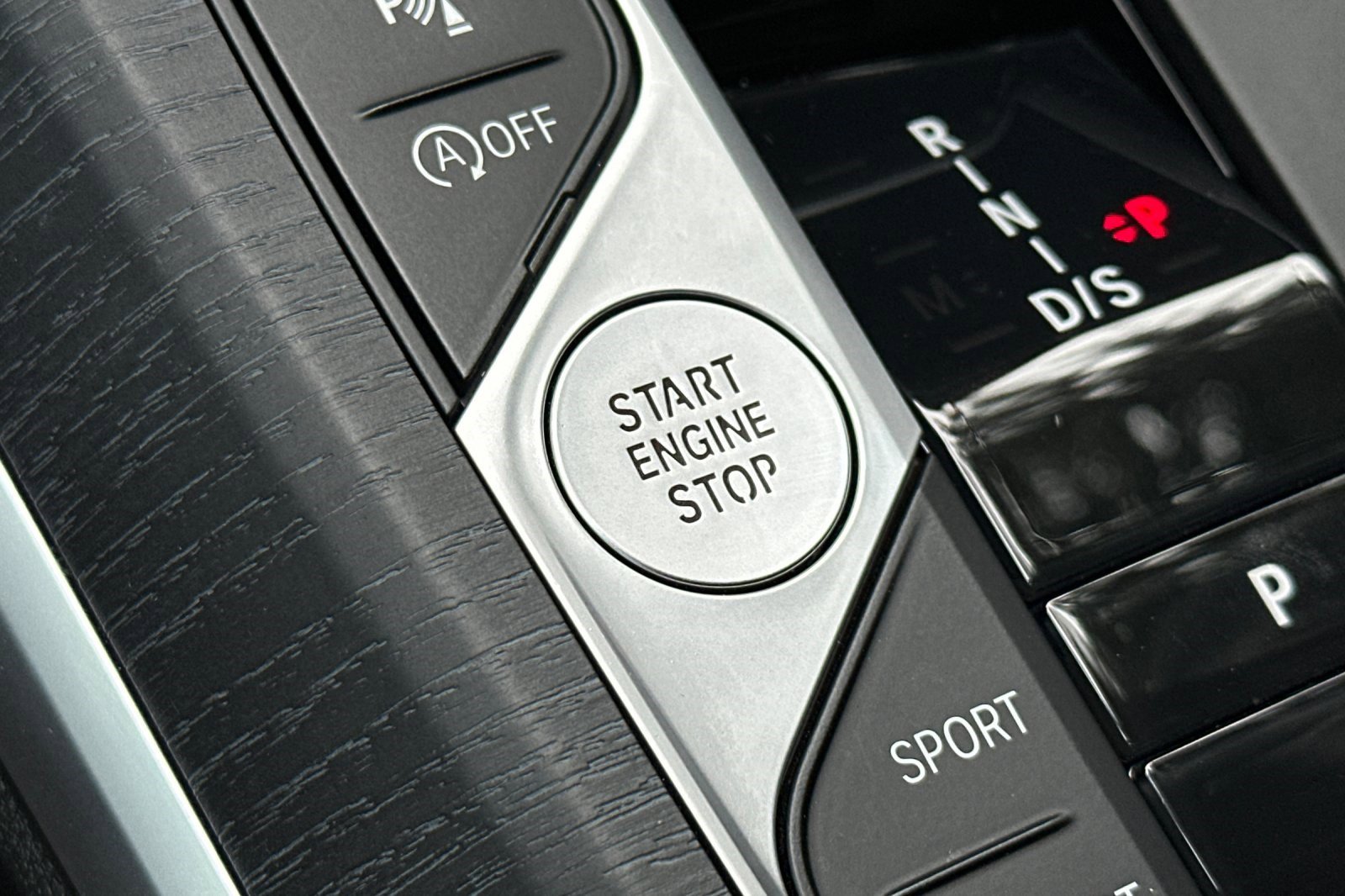 Used 2025 BMW 330i Sedan w/ Premium Package image 28