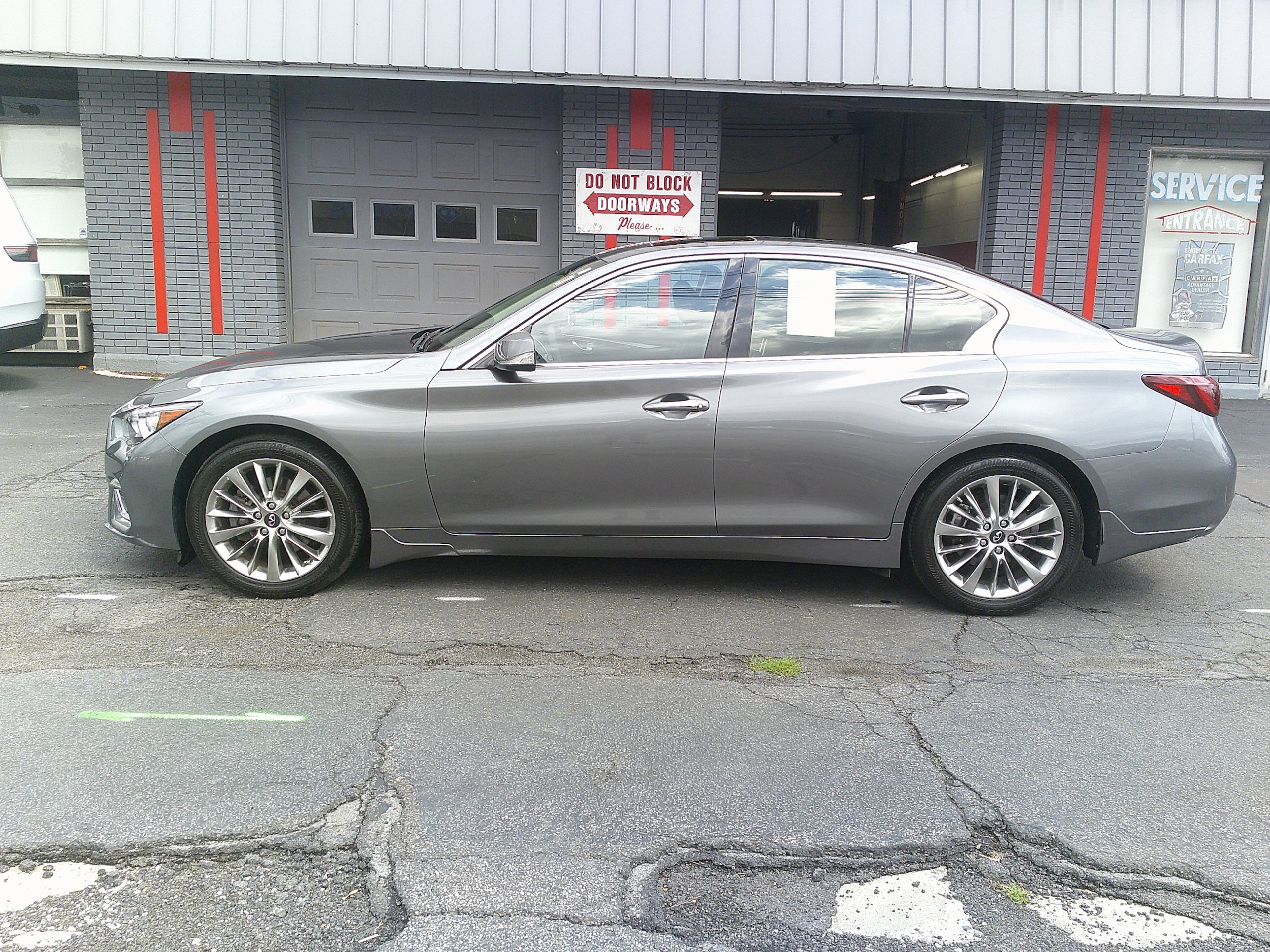 Used 2019 INFINITI Q50 Luxe w/ Essential Package (3.0T Luxe) AWD/4WD image 12