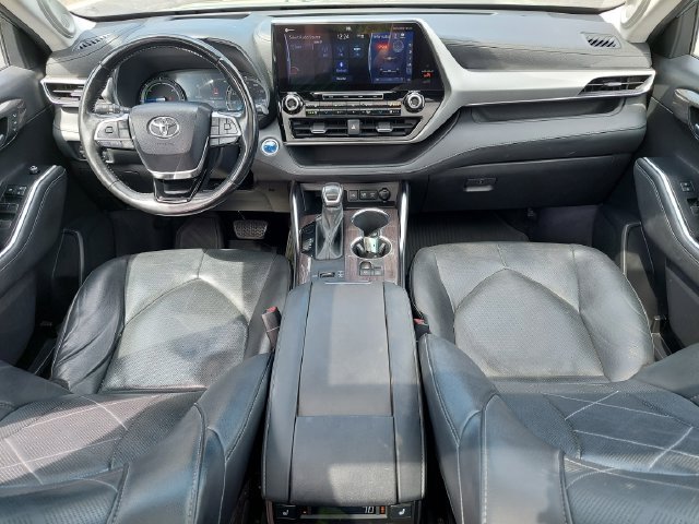 Certified 2021 Toyota Highlander Platinum AWD/4WD image 4