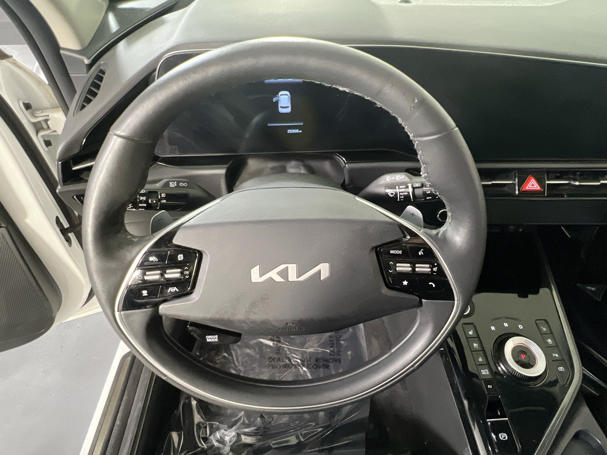 Used 2023 Kia Niro SX Touring FWD image 11