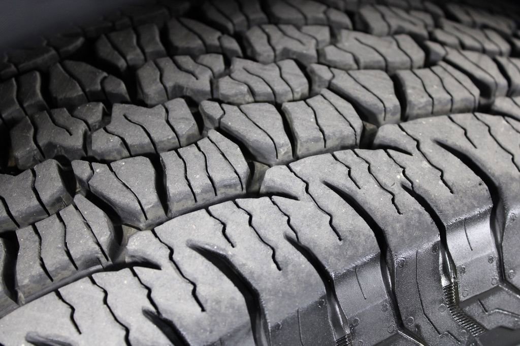 Used 2023 Chevrolet Suburban LT w/ Luxury Package AWD/4WD image 12