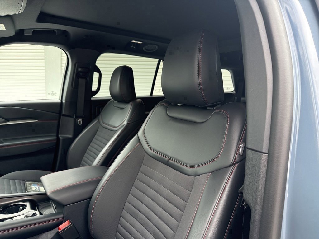 Used 2025 Ford Explorer ST-Line image 9